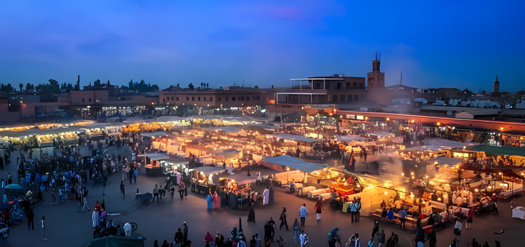 Morocco travel guide Jemaa el-Fnaa square at evening - Marakech, Morocco